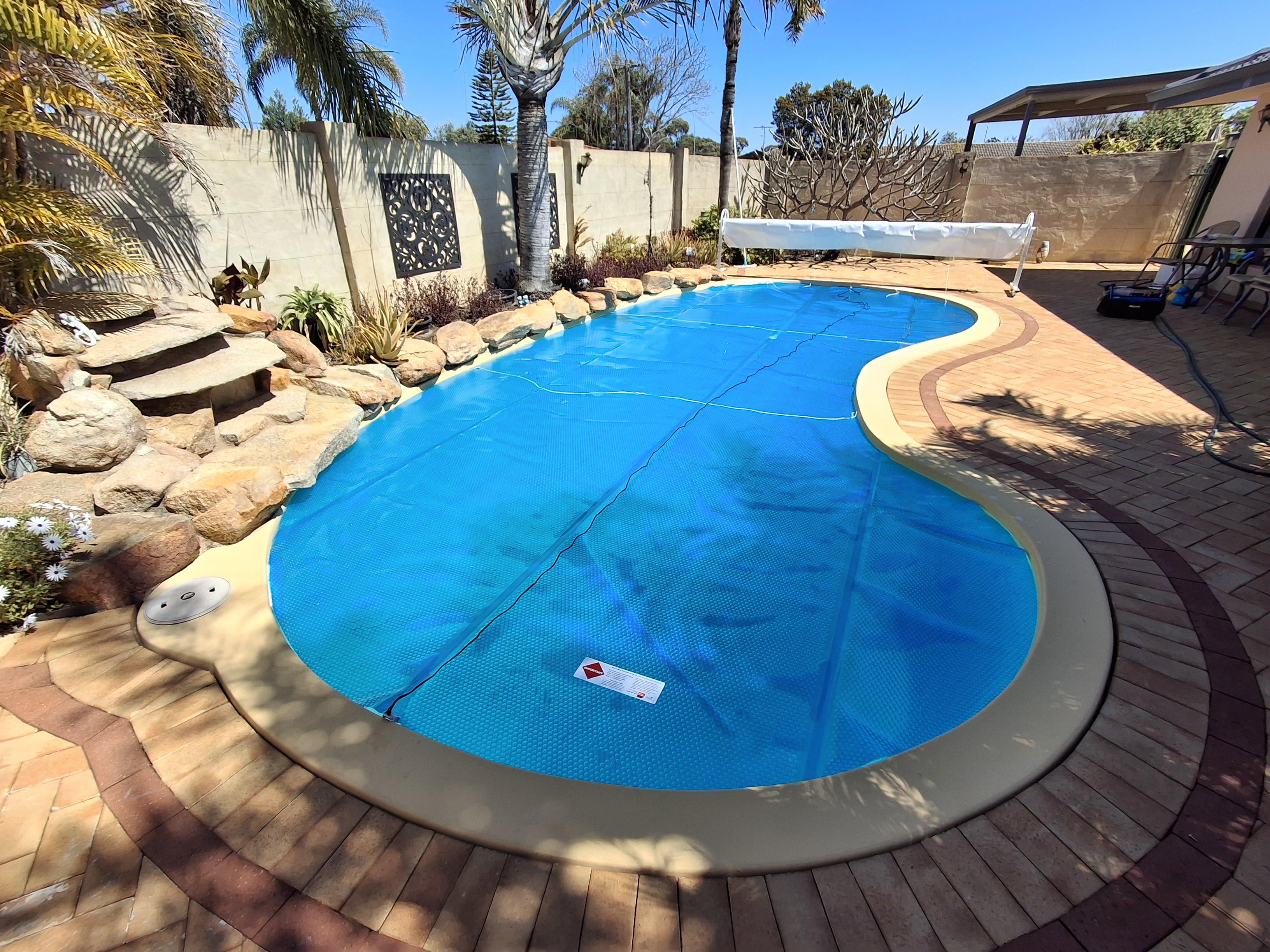 Curved Pool with Precut Cover