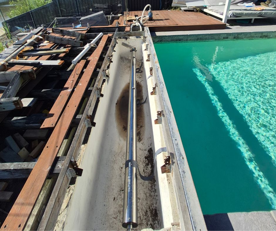 Underwater pit mounted roller replacement and controller replacement