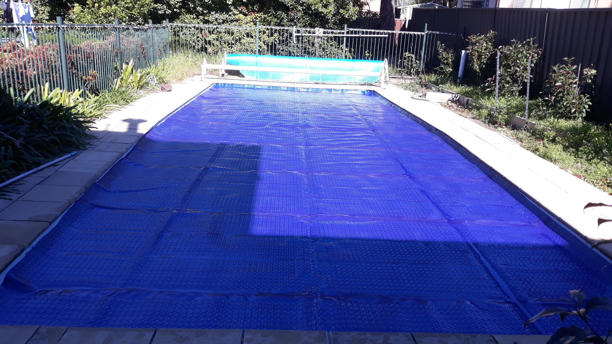 Swimming Solar Pool Bubble Cover And Blanket Bubble Film Wrap PE Plastic  Swimming Pool Cover Reel