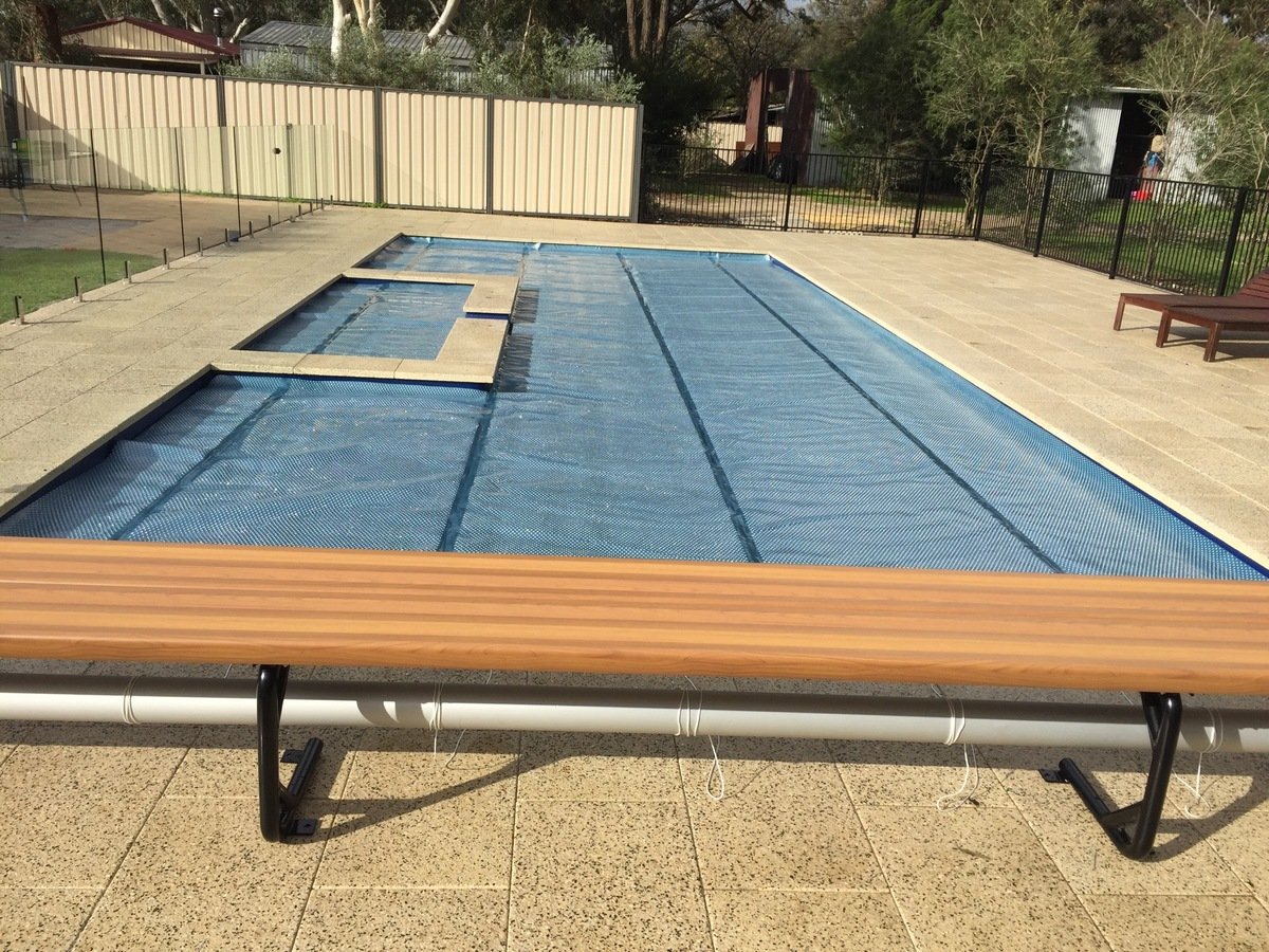  This pool features it all! Under Bench Roller plus separate Titanium Blue pool and spa covers. 